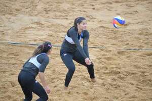 Vóley playa: Fio y Denisse avanzan a la ronda decisiva - Polideportivo - ABC Color
