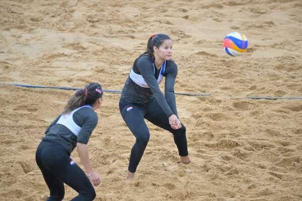 Vóley playa: Fio y Denisse avanzan a la ronda decisiva - Polideportivo - ABC Color
