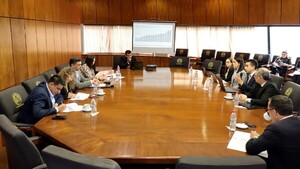 Apuntan a unificar años para retiro y beneficios en reforma de Caja Fiscal