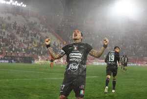 Versus / El interminable Dayro Moreno mete al Once Caldas en Cuartos de la Sudamericana