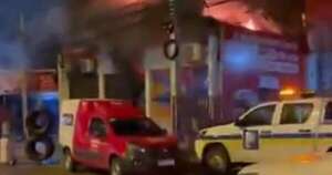 La Nación / Reportan incendio en una casa de repuestos de Mariano Roque Alonso