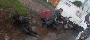 Popular / Agentes Lince sufrieron accidente en medio de intensa lluvia
