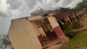 Viviendas y escuelas quedan destechadas durante tormenta severa en San Pedro