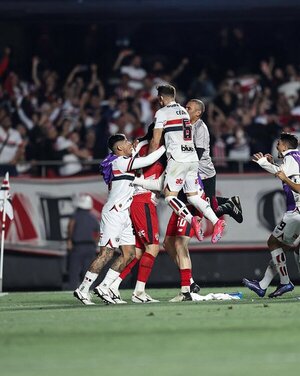 Racing, Vélez y Sao Paulo con el paraguayo Damian Bobadilla, a cuartos de final de la Libertadores - .::Agencia IP::.
