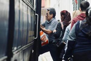 Gobierno abre licitación para nuevos recorridos de transporte público