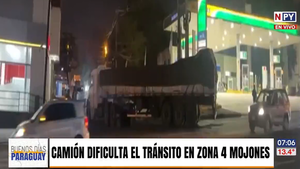 Camión descompuesto bloqueó parte del paso en Acceso Sur generando un caos vehicular