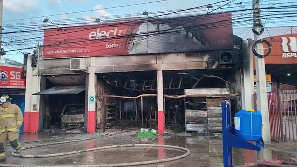 Controlan el incendio en Roque Alonso: sospechan que fue provocado - Policiales - ABC Color