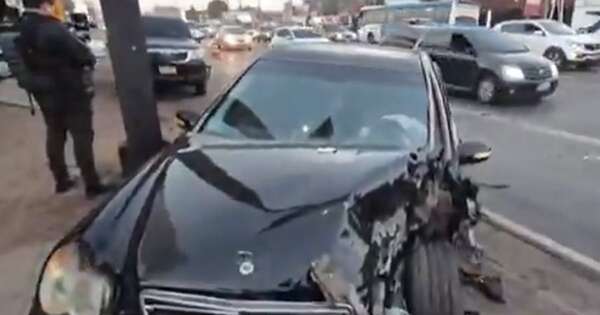 La Nación / Un policía se distrajo y chocó contra una camioneta en la zona del incendio en MRA