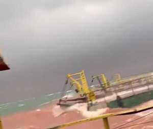 Popular / (VIDEO) Terror en barco durante vairo temporal