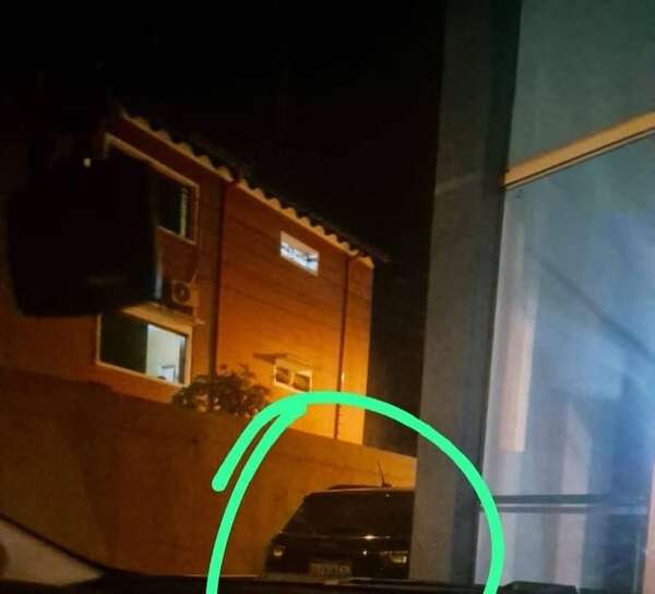 Escándalo policial: camioneta robada fue localizada en Investigaciones, pero personal policial logró huir - ABC en el Este - ABC Color