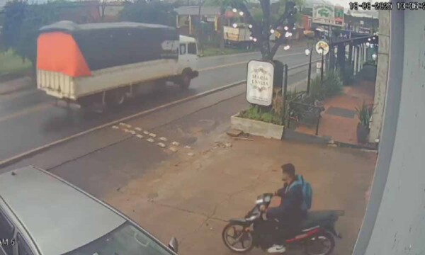 Robo de motocicleta a plena luz del día en Coronel Oviedo – Prensa 5