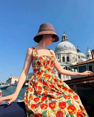Lily Collins está en Venecia rodando Emily en París - Gente - ABC Color