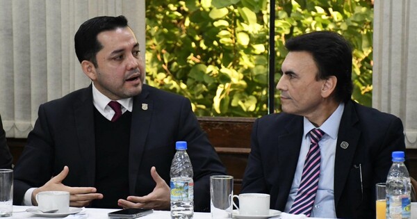 Latorre quiere que Bello se presente a las elecciones adelantadas y Marcelo Centurión busca quedarse con la Junta
