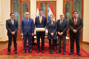 Paraguay celebra restitución de documentos históricos que serán exhibidos en el Archivo Nacional