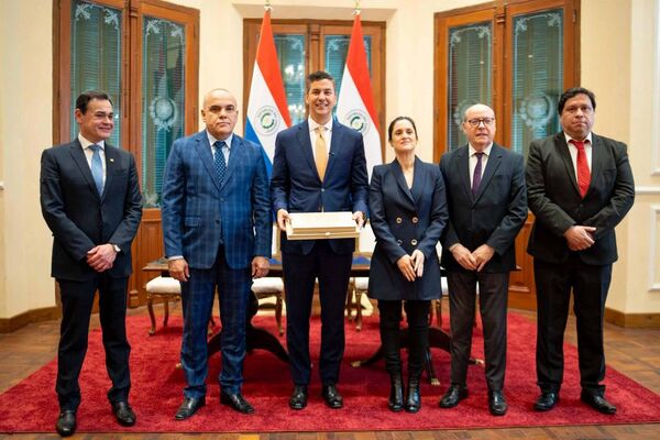 Presidente Diesel asistió a acto de restitución del “Manuscrito Hernandarias”