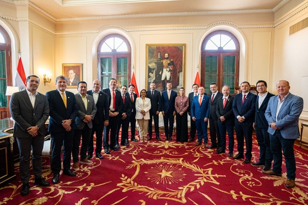 Peña recibe al Consejo de Gobernadores y acompaña reelección de César Sosa - ADN Digital