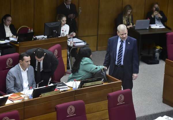 Desde el Senado, el Cartismo acusa a Maduro de liderar el Cartel de los Soles - Política - ABC Color