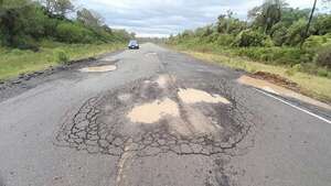Grave deterioro en la ruta PY04 y el ramal a San Juan de Ñeembucú pone en riesgo a los usuarios - Nacionales - ABC Color
