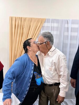 Popular / "Paraguay se casa": ¡30 parejas firman libro hû!