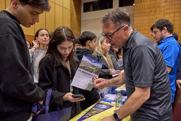 EducationUSA organiza feria que acerca a paraguayos al sueño de estudiar en EE.UU. - Nacionales - ABC Color