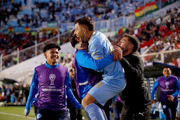 Versus / Bolívar lleva al fútbol boliviano a los Cuartos de la Copa Sudamericana