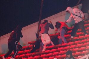 Popular / Desastre total oiko tras partido entre Independiente y U de Chile: Muertos, ataques y detenidos