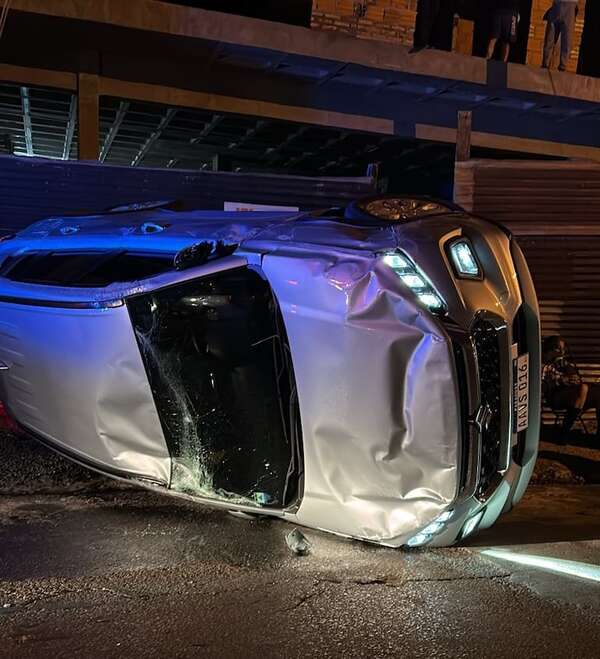Se quedó dormida y sufrió un aparatoso accidente - Policiales - ABC Color