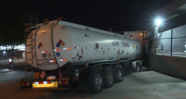 Camión cargado de combustible chocó contra una vivienda | Unicanal