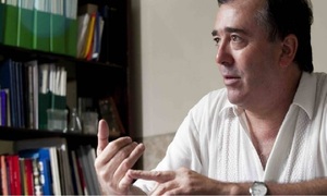 Analista político alerta sobre avance autoritario del Partido Colorado - OviedoPress