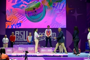 Violeta Fernández Martino ganó la medalla de bronce en halterofilia
