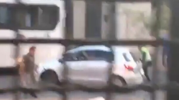Roce de vehículos acaba con disparos y un detenido en una zona escolar en Asunción
