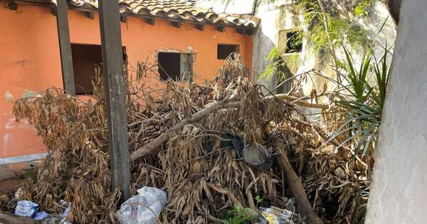 La Nación / Intervienen una casa abandonada en el barrio Salvador del Mundo