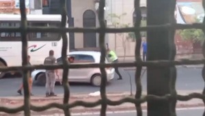 Roce entre bus y automóvil acaba a los tiros