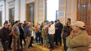 Crisis en la Junta Municipal de San Pedro de Ycuamandyyú: disputa por banca y bonos millonarios - Nacionales - ABC Color