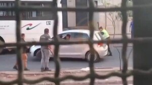 Conductor armado sembró el pánico frente a un colegio