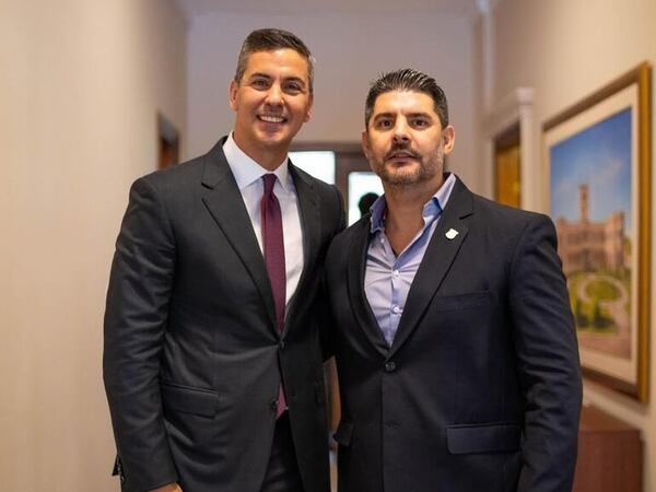 Santiago Peña evita hablar de la destitución de Nenecho, pero defiende la de Prieto - Política - ABC Color