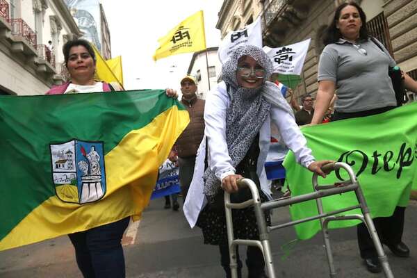 Jubilación docente: gremios esperan propuesta del Gobierno tras levantar paro - Nacionales - ABC Color
