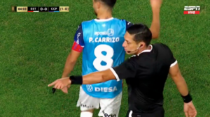 Versus / El blooper de "Pachi" Carrizo en un momento candente del partido