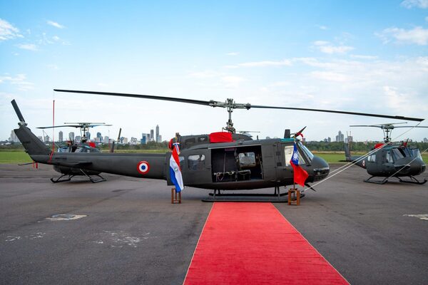 Taiwán dona cuatro helicópteros Bell UH-1H a la Fuerza Aérea Paraguaya - El Trueno
