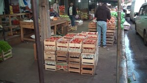 Escasez de tomate golpea al mercado, pero comerciantes mantienen ofertas en Encarnación
