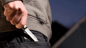 Adolescente apuñala a su hermana tras negarse a prestarle su motocicleta en Asunción - Noticiero Paraguay
