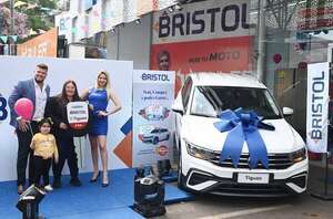 Bristol entregó camioneta Volkswagen Tiguan 0 km - Sociales - ABC Color