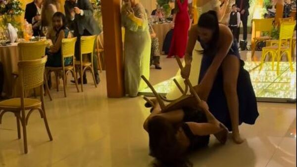 Hubo batalla campal por el ramo de la novia