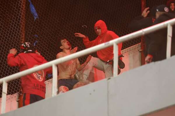 “Fue un verdadero linchamiento”, hinchas en shock al regresar a Chile tras caos en Avellaneda - Fútbol Internacional - ABC Color