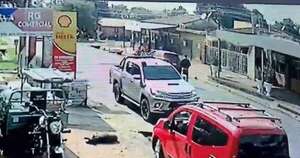 La Nación / Conductor descuidado: delincuentes roban objetos de valor de una camioneta