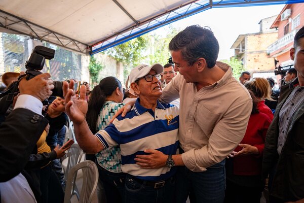 Santiago Peña encabezó la entrega de nuevas viviendas en la Chacarita | Unicanal