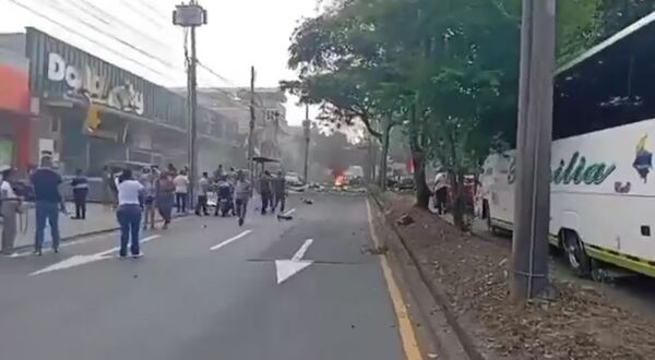 Popular / Reportan al menos seis muertos y 50 heridos en un atentado cerca de una base aérea en Cali, Colombia