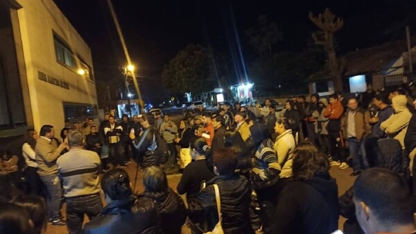 Atyrá: Inician manifestación indefinida para defender el agua potable y exigen renuncia del intendente
