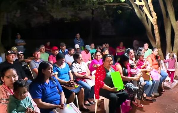 Colonia Vy’a Renda tiene 43 nuevas familias felices con el título de propiedad