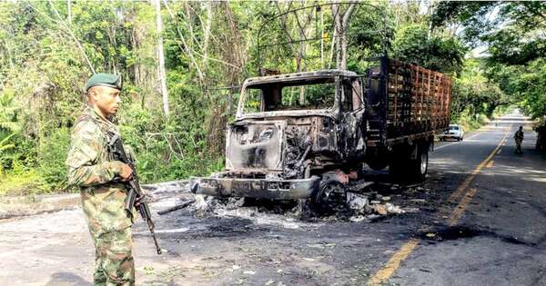La Nación / Seis muertos y 36 heridos en ataque a base militar